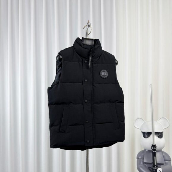 Brand new Canada Goose Freestyle Crew Crew Vest. - Picture 1 of 9